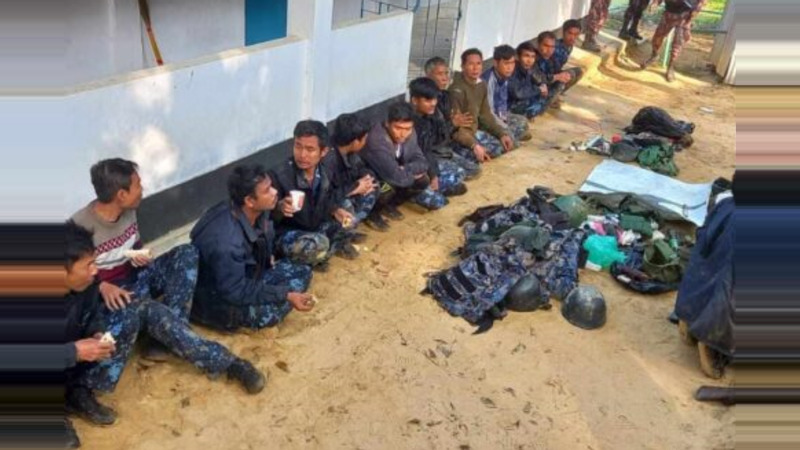 68 Myanmar border guards take shelter in Bangladesh