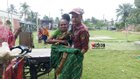 কোলে চড়ে ভোট কেন্দ্রে ৮০ বছর বয়সী পাঁচালি