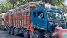 India takes back 10 thousand tones of onions from Sona Masjid landport