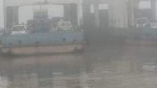 Dense fog stops ferry movement, ferry stuck in the middle of the river