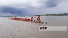 Traditional boat race begins in Tangail in presence of thousands of people