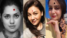 #OddDotSelfie, an atypical protest of female celebrities wearing 'tip'