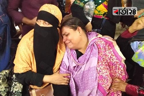কোমরে গোজা 'ববিন' দেখে স্বামীকে চিনলেন স্ত্রী