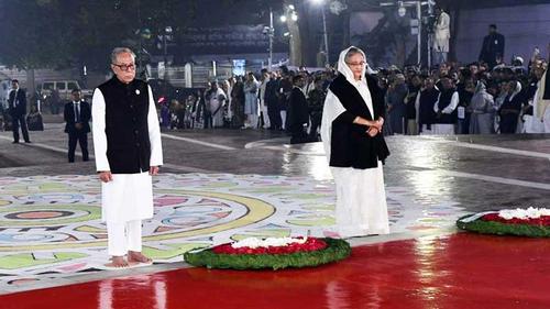 President & PM pay tributes at Shahid Minar