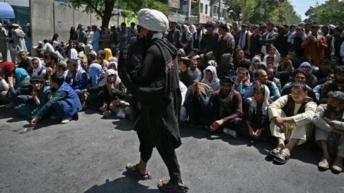 ভেঙে পড়ছে আফগানিস্তানের ব্যাংকিং ব্যবস্থা