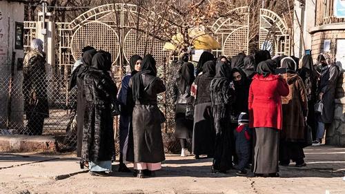 আফগানিস্তানে আন্দোলনরত ৫ নারীকে গ্রেফতার করল তালেবান