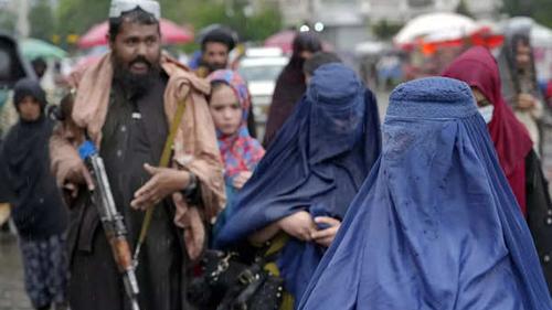 আফগান নারীদের মুখ ঢেকে রাখার নির্দেশ তালেবানের