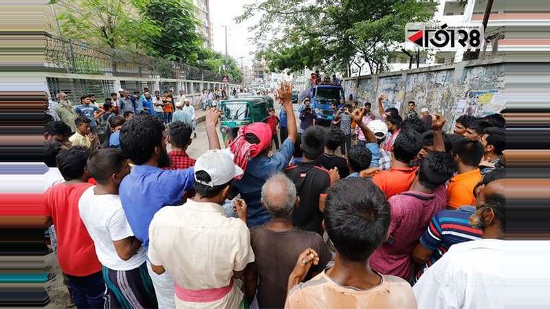 Rickshaw pullers block busy streets at the capital protesting rickshaw ban in 3 routes./Photo: Barta24.com