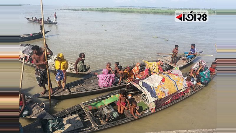 Due to flood more than 300 families have been forced to live on boats/ Photo: Barta24.com