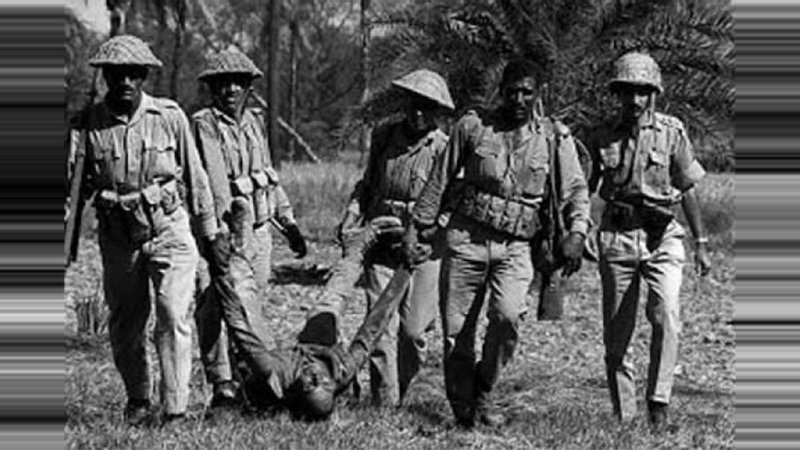 ১৯৭১ সালের ২৫ মার্চ পাকিস্তানি সামরিক বাহিনী নিরীহ বাঙালিদের ওপর গণহত্যা চালায়/ ছবি: সংগৃহীত