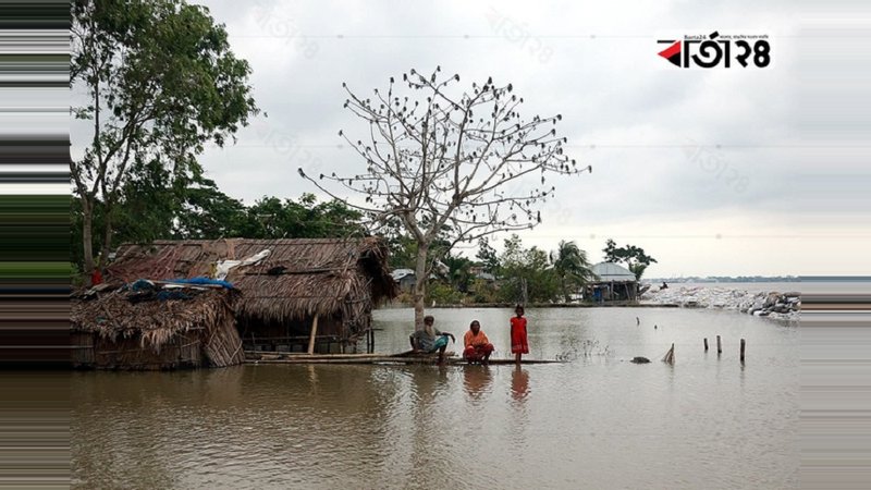 The  people of Khulna district could not escape wrath./ Photo: barta24.com