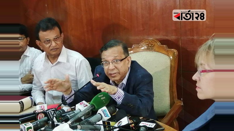 Law minister Anisul Haque is replying question of the press men/ Photo: Barta24.com