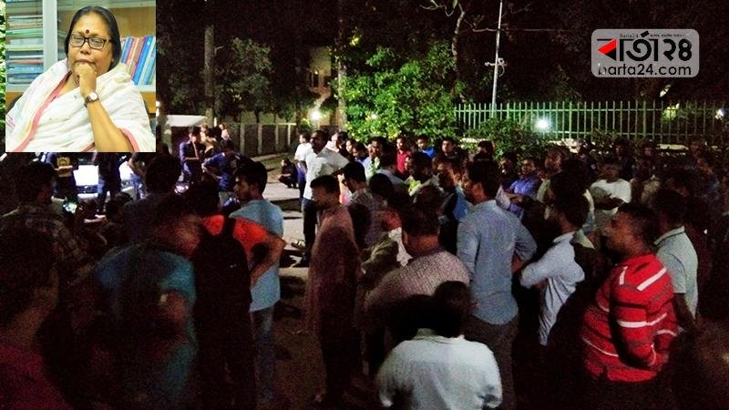 Students & teachers seize the residence of JU VC