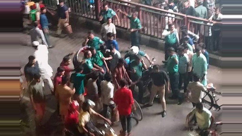 Injured policemen being taken to hospital, photo: collected