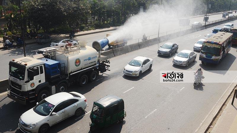 Use of ‘Spray Canon’ to prevent air pollution in Dhaka