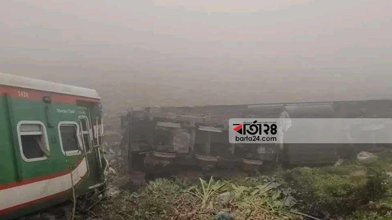 Terrible train accident on a severed railway line in Gazipur, 7 coaches derailed