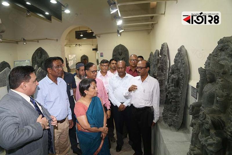Indian High Commissioner Riva Ganguly Das visits Varendra museum during her Rajshahi tour./Photo: Barta24.com